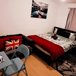 Merciful King Room, In Zone 2-3 , London Großbritannien