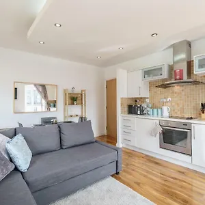 Luxury Central 23 Apartment